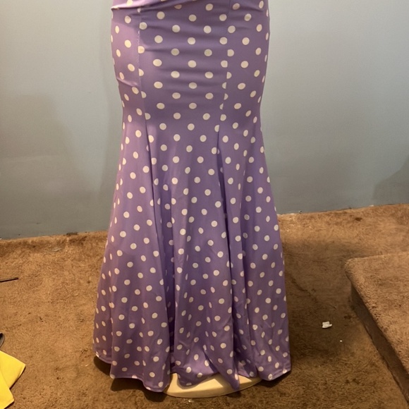 This is a vintage lilac polka dot dress - Picture 3 of 6